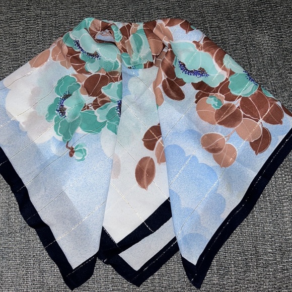 Scarf - Picture 2 of 6